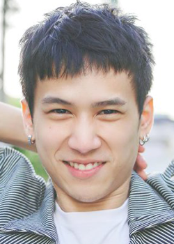 Atom Noraworn Phueakamphai (2000)