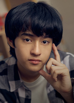 Barcode Tinnasit Isarapongporn (2004)