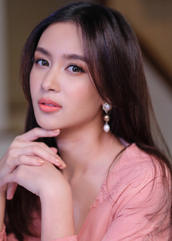 Benz Punyaporn Pongpipat (1986)