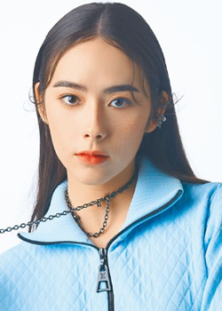 Charlize Lamb (2002)