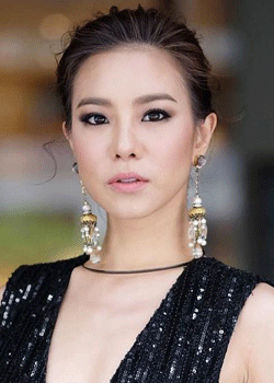 Cris Horwang️️️️️️ (1980)