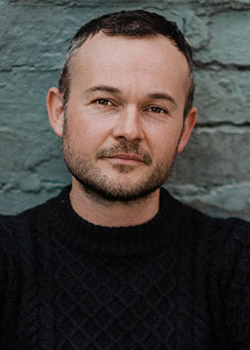 Daniel Henshall (1982)