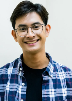 Phoom Phongrachata Chaisiwamongkol (2002)