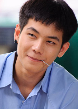 Earth Thawat Pornrattanaprasert (1994)