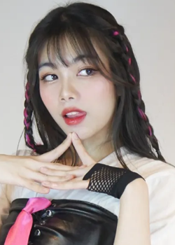 Praewa Putticha Boonyamas (2003)