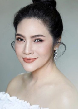 Sujira Arunpipat (1982)